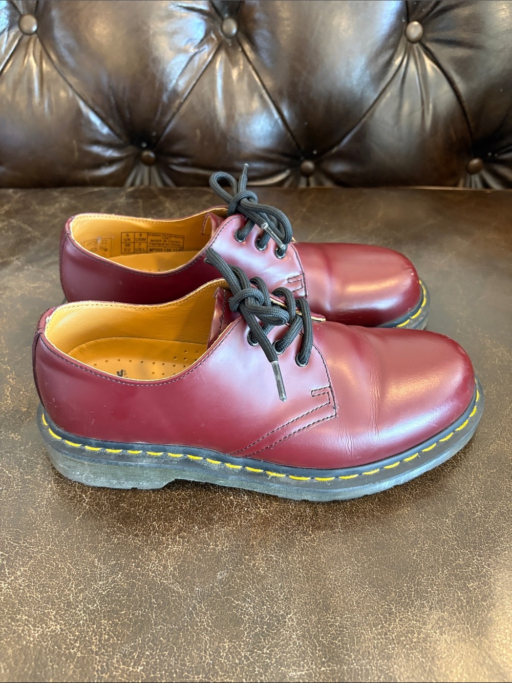 Dr. Martens Men's Burgundy Leather Shoes Size 38
